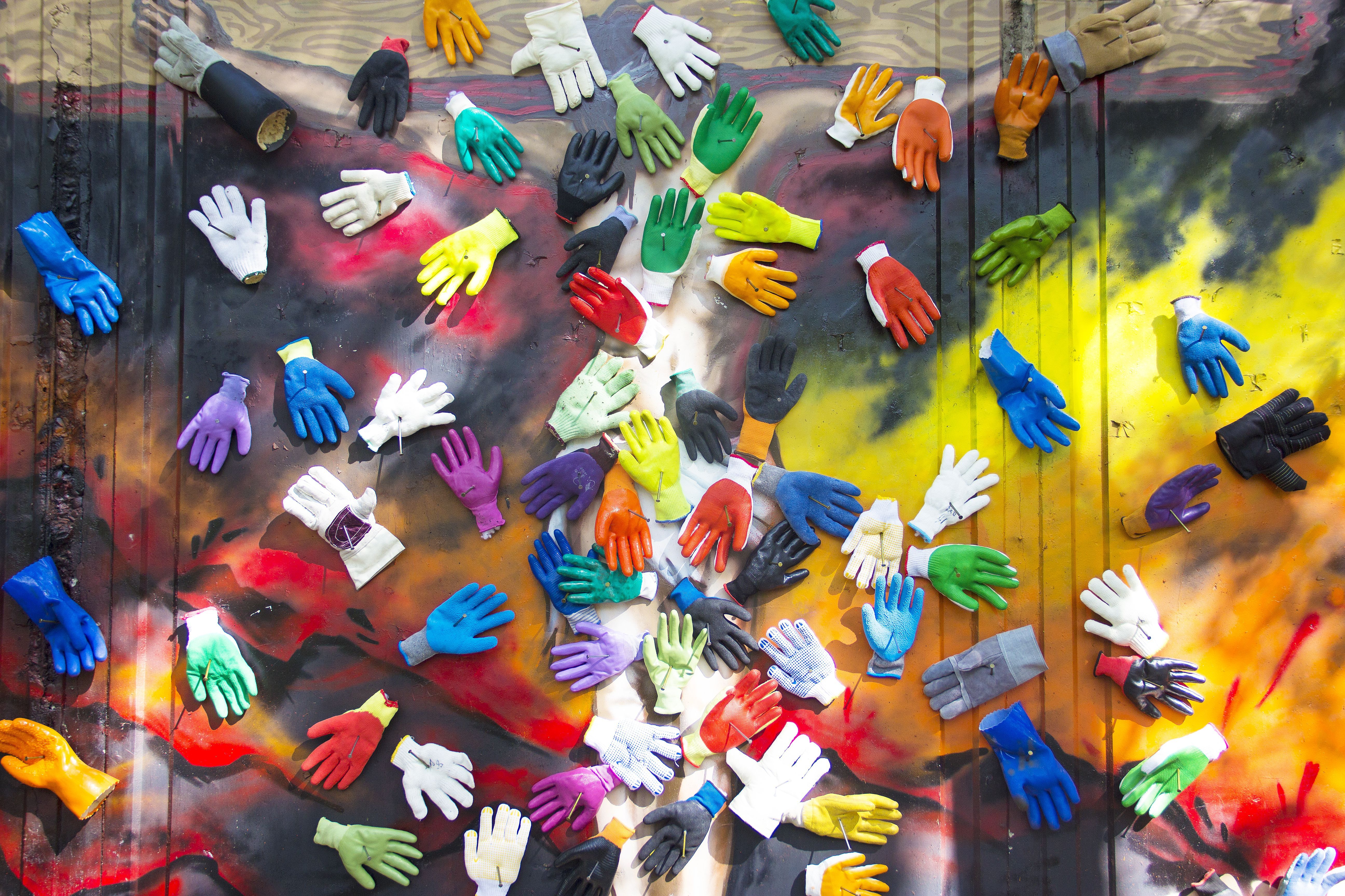 HIDDEN UNDER COLORS / 2017 - Image 3