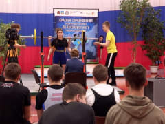 Во дворце спорта "Олимпиец " прошли краевые соревнования по пауэрлифтингу