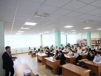 Министр цифрового развития Красноярского края Николай Распопин провел для красноярских школьников «Урок цифры»