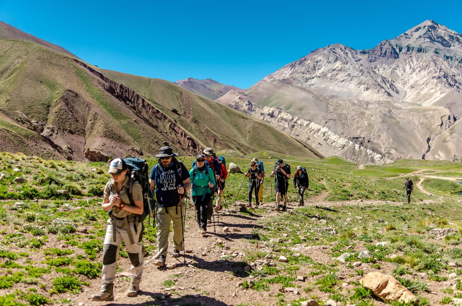 Hikers on the trail toward Confluencia
