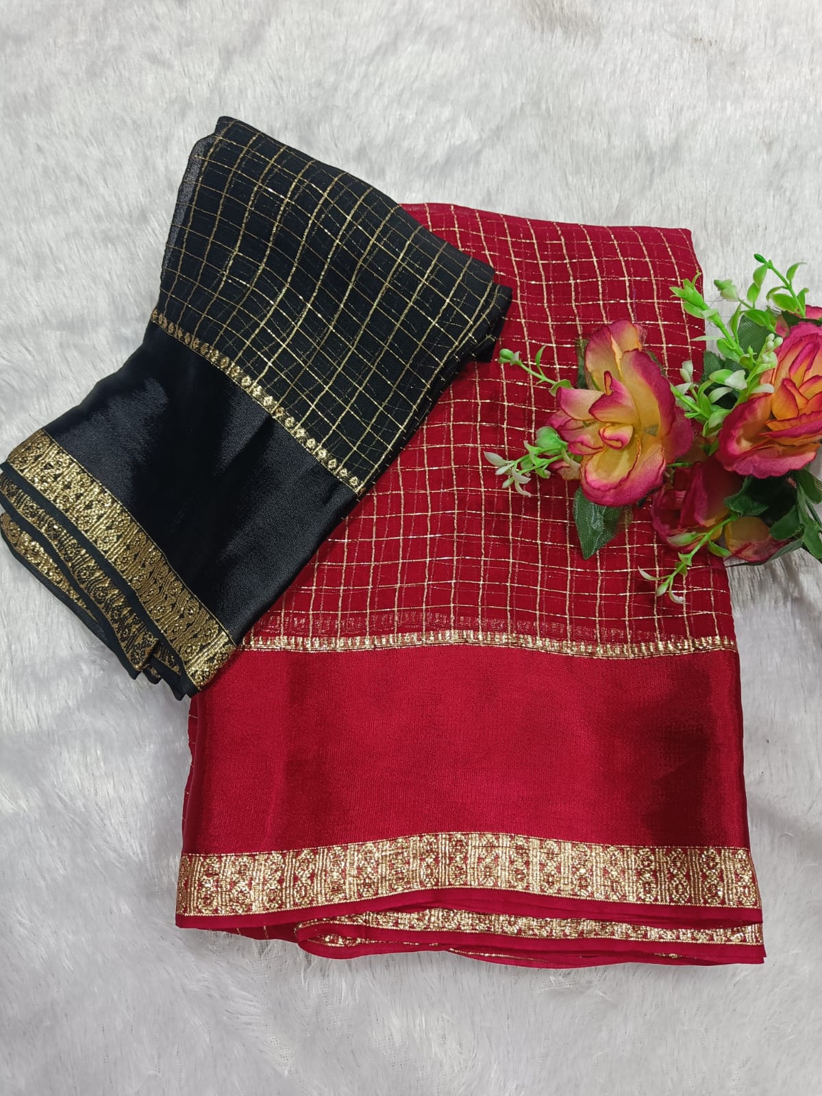 VISCOSE CHECKS SAREE WITH CONTRAST BLOUSE