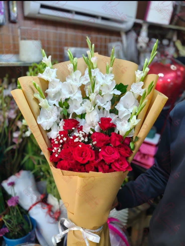 Pink Gold Flower Bouquet Faisalabad