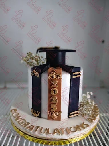 Graduation Cap Cake Faisalabad