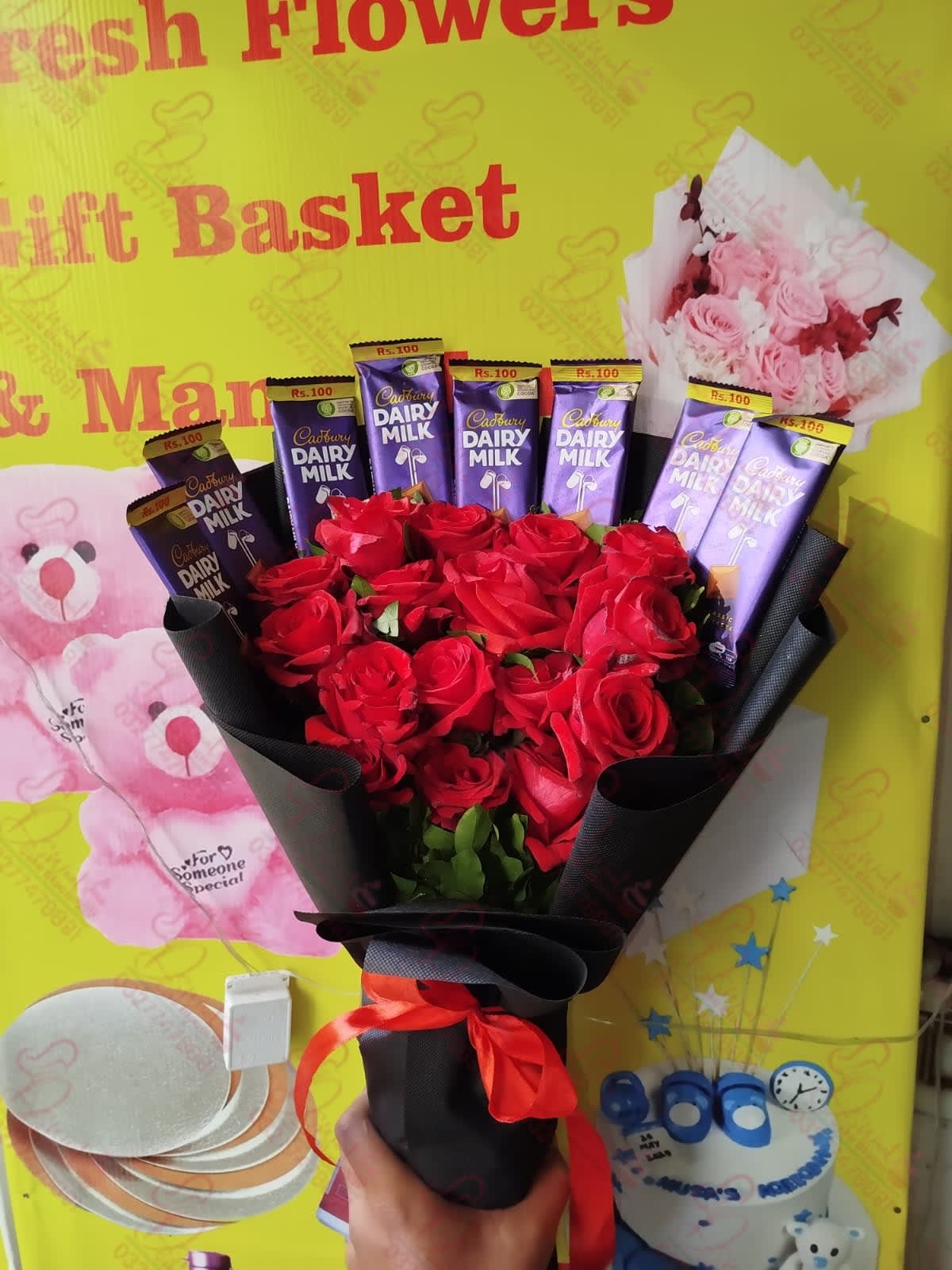 Travel Theme Flower Bouquet Cake Rawalpindi