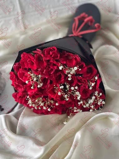 Red Roses Bouquet Cake Rawalpindi