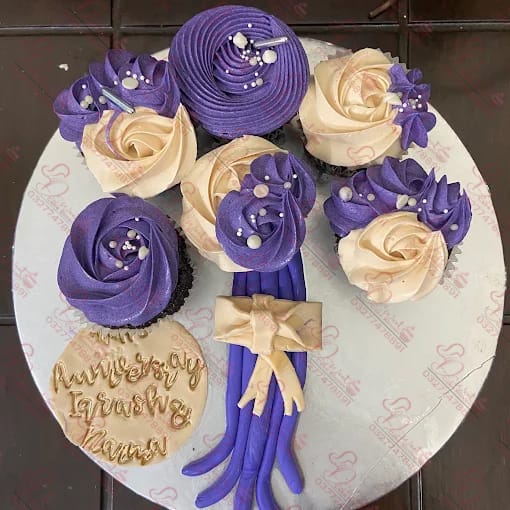 Custom Cupcakes Round Board Islamabad