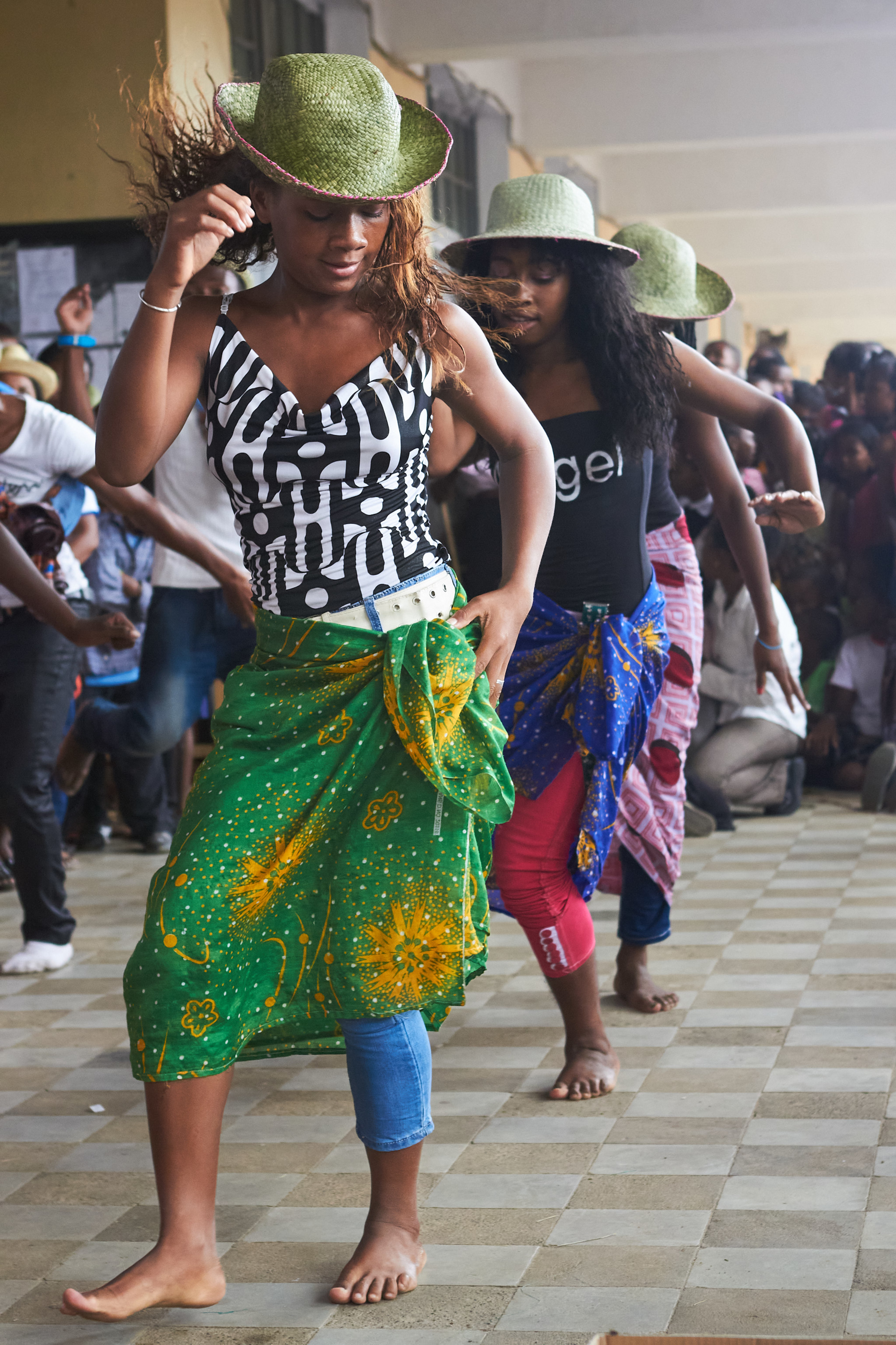 Dancing, Lycee Pole