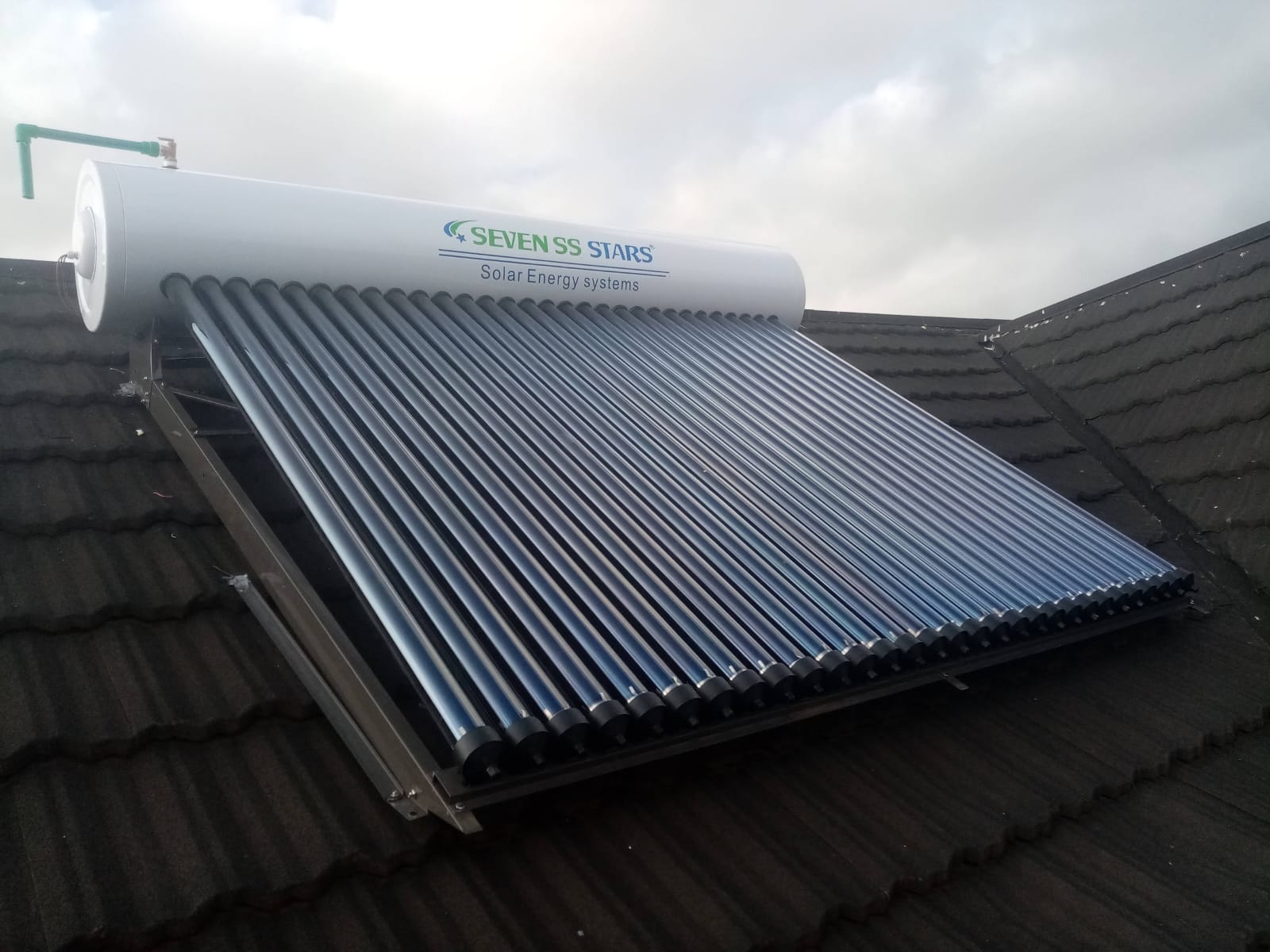 200L Solar Water Heater - High Pressure (Evacuated Tube), photo 1 of 3