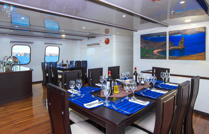 NATURAL PARADISE YACHT view 3