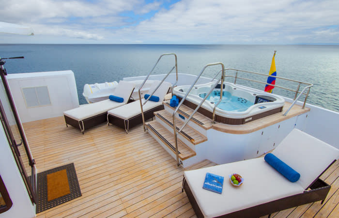 NATURAL PARADISE YACHT view 2