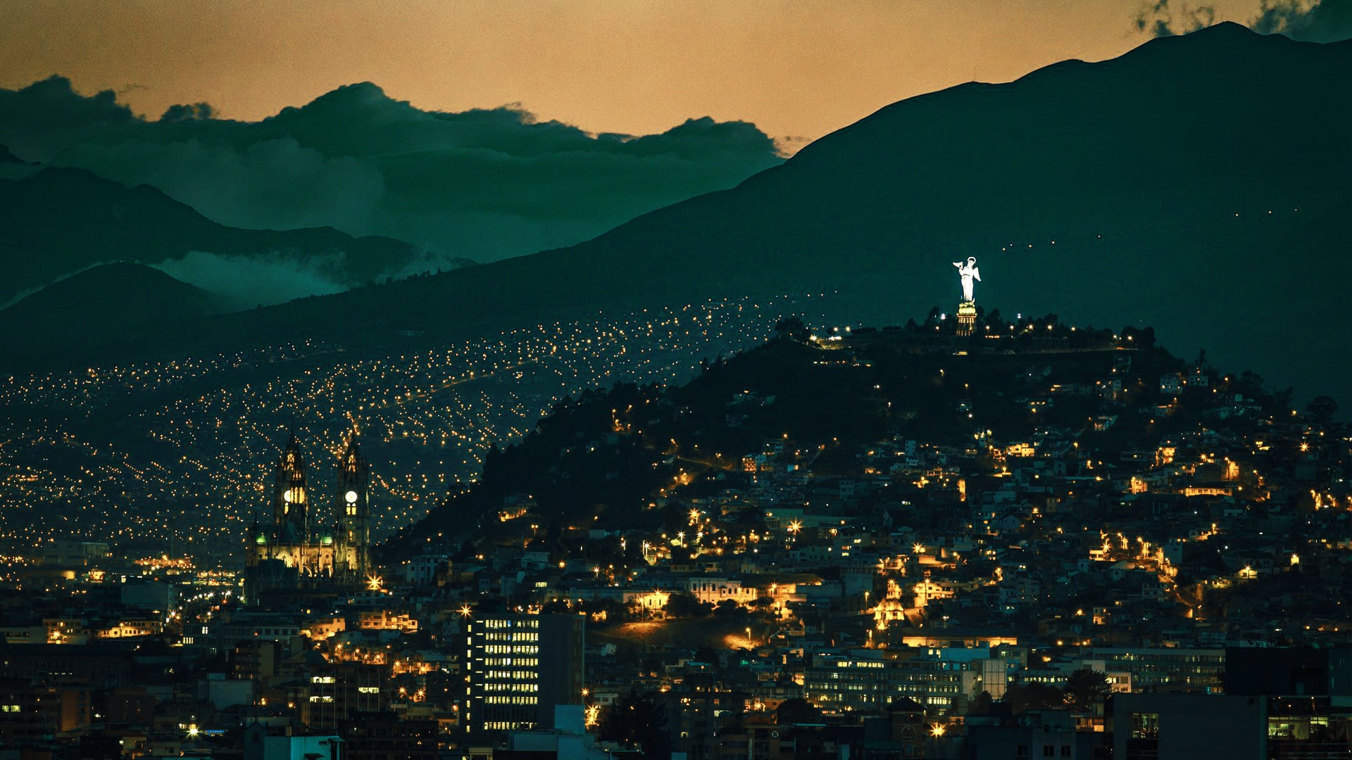 QUITO CITY TOUR + MIDDLE OF THE WORLD