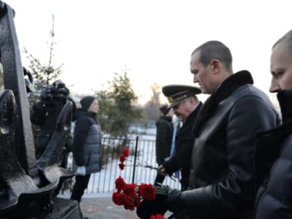 В селе Старочелны-Сюрбеево Комсомольского района состоялось открытие памятника уроженцу района, вице-адмиралу Василию Петровичу Разумову