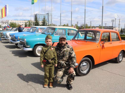 День Победы в Новочебоксарске начался с автопробега ретроавтомобилей