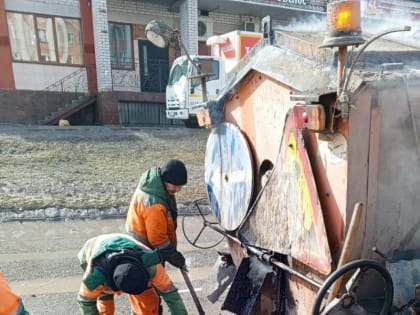 В Чебоксарах продолжается ямочный ремонт дорог