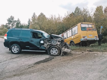 Сотрудники ГИБДД устанавливают обстоятельства ДТП с участием школьного автобуса в Яльчикском районе