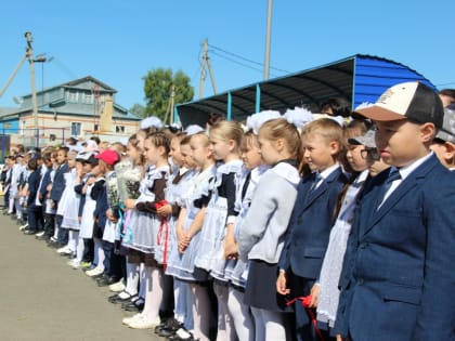 В МБОУ «Яльчикская СОШ» прошел праздник Последнего звонка