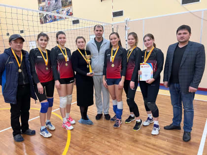 «Искра" не только заискрила, а засияла: она  стала победителем первого Рождественского турнира по волейболу среди  женских команд