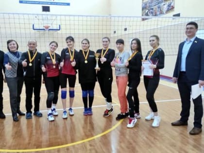 Среди женских команд волейболисток самой сильной оказалась «Искра»