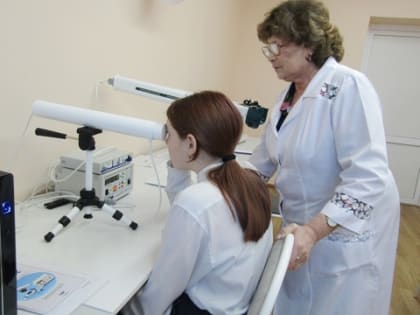 В кабинете охраны зрения Цивильской больницы дети получают аппаратное лечение