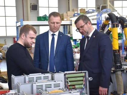 Комбинат автомобильных фургонов в г. Шумерля посетил сенатор Николай Владимиров