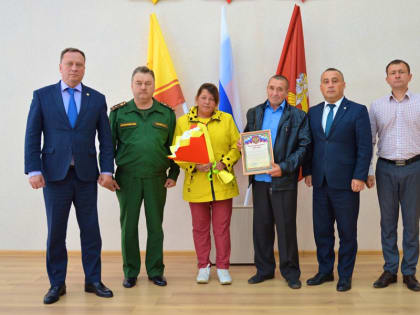 Родители участника СВО получили благодарственное письмо за сына