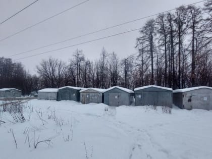 В Чебоксарах ведутся поиски владельцев незаконно построенных металлических гаражей