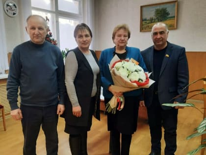 Иван Михопаров поздравил Заслуженного работника сельского хозяйства РФ Альбину Новикову с Днем рождения