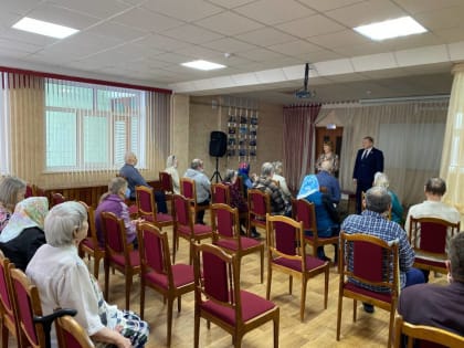 Виктор Горбунов поздравил с праздником участниц партпроекта «Старшее поколение»