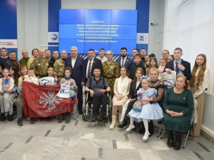 Депутаты поздравили с Новым годом детей участников СВО