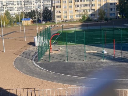 Николай Николаев проверяет благоустройство школы в Чебоксарах