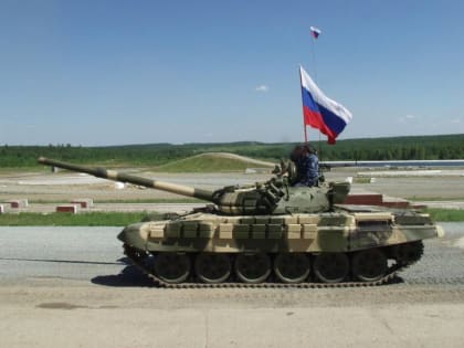 Леонид Черкесов поздравил военнослужащих с Днем танкиста