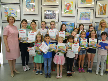 В культурно-выставочном центре «Радуга» открылась юбилейная выставка детского творчества «Чебоксары – жемчужина Поволжья»