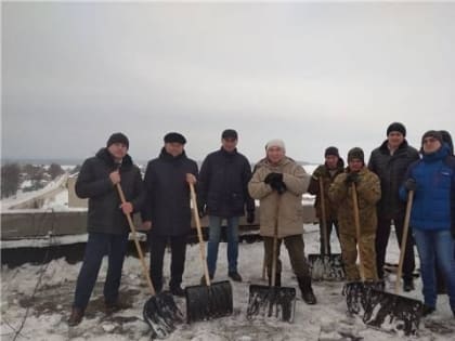 В Мариинском Посаде в Чувашии жители дома, оставшегося без крыши, будут самостоятельно чистить снег с кровли