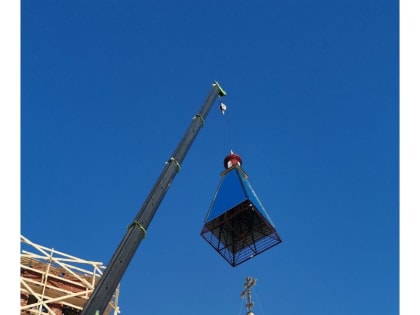 Освящение и воздвижение кровельной пирамиды, купола и креста храма &nbsp;&nbsp;Державной иконы Божией матери с. Батырево