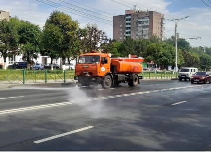 Поливомоечная техника АО «Дорэкс» работает на улицах города