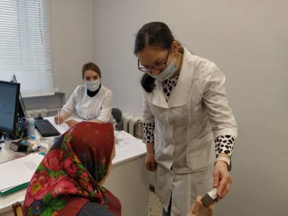 Национальный проект в действии: мобильная медицинская бригада из республиканских МО провела консультативный прием в Красночетайской районной больнице