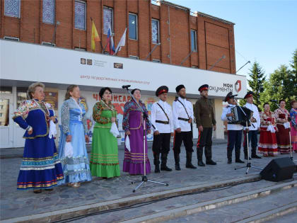 На площадке перед ДК "Салют" прошел праздничный концерт "Моя Россия"