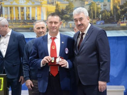 Леонид Черкесов приветствовал участников Всероссийских соревнований по гиревому спорту среди ветеранов