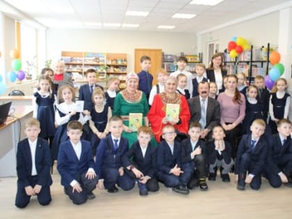 В детско-юношеской библиотеке состоялась встреча с поэтами, стихи которых вошли в сборник «Саламлӑр аннӗре = Поздравьте маму!»