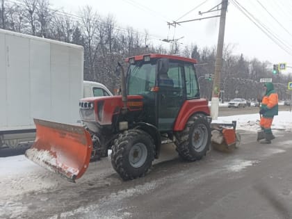 Работы по содержанию дорог города Чебоксары продолжаются и  выходные дни