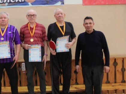 Декада спорта и здоровья: в селе Яльчики прошел рождественский турнир по настольному теннису среди мужчин старше 60 лет
