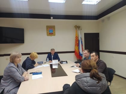 Прием граждан провел руководитель управы по Ленинскому району Геннадий Маслов