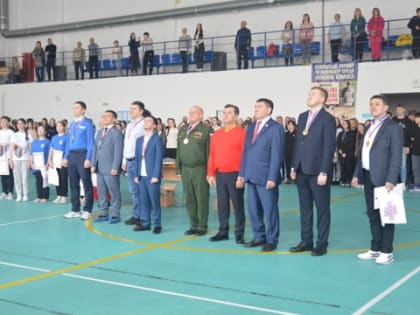 В Янтиковском муниципальном округе состоялся Межрегиональный открытый XVI волейбольный турнир среди команд общеобразовательных учреждений, посвященный Дню защитника Отечества и Меж
