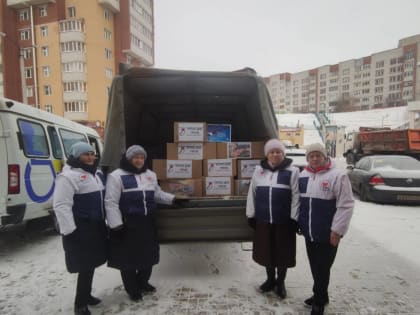 «Серебряные» волонтеры Чебоксар передали теплые вещи и теплые письма для отправки на Донбасс