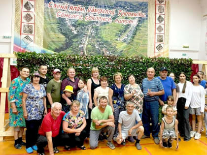 Сельчане продолжают вязать маскировочные сети для бойцов СВО