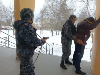 Условный террорист обезврежен