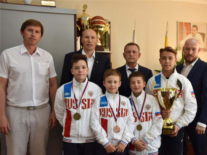 Михаил Богаратов встретился с медалистами международных соревнований по сётокан