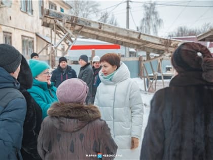 В Чебоксарах жители домов, признанных аварийными, проверили ход строительства будущих квартир