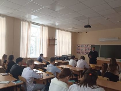 В Чебоксарах транспортные полицейские провели встречи по вопросу поступления в вузы МВД России.
