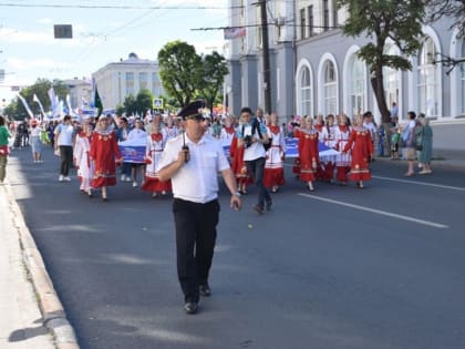 Чувашские полицейские обеспечивают безопасность в День Республики